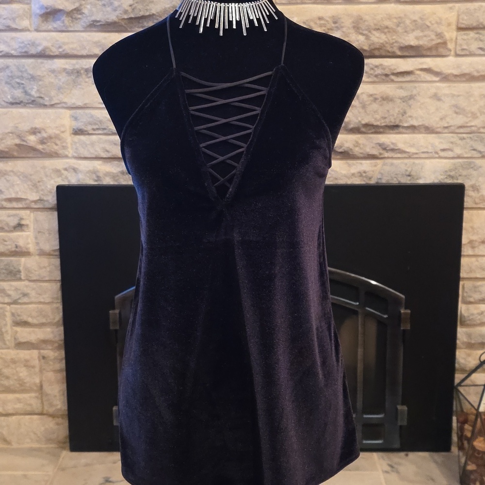 2/$25 EXPRESS Black Velour Crisscross V Neck Camisole. Size Extra Small